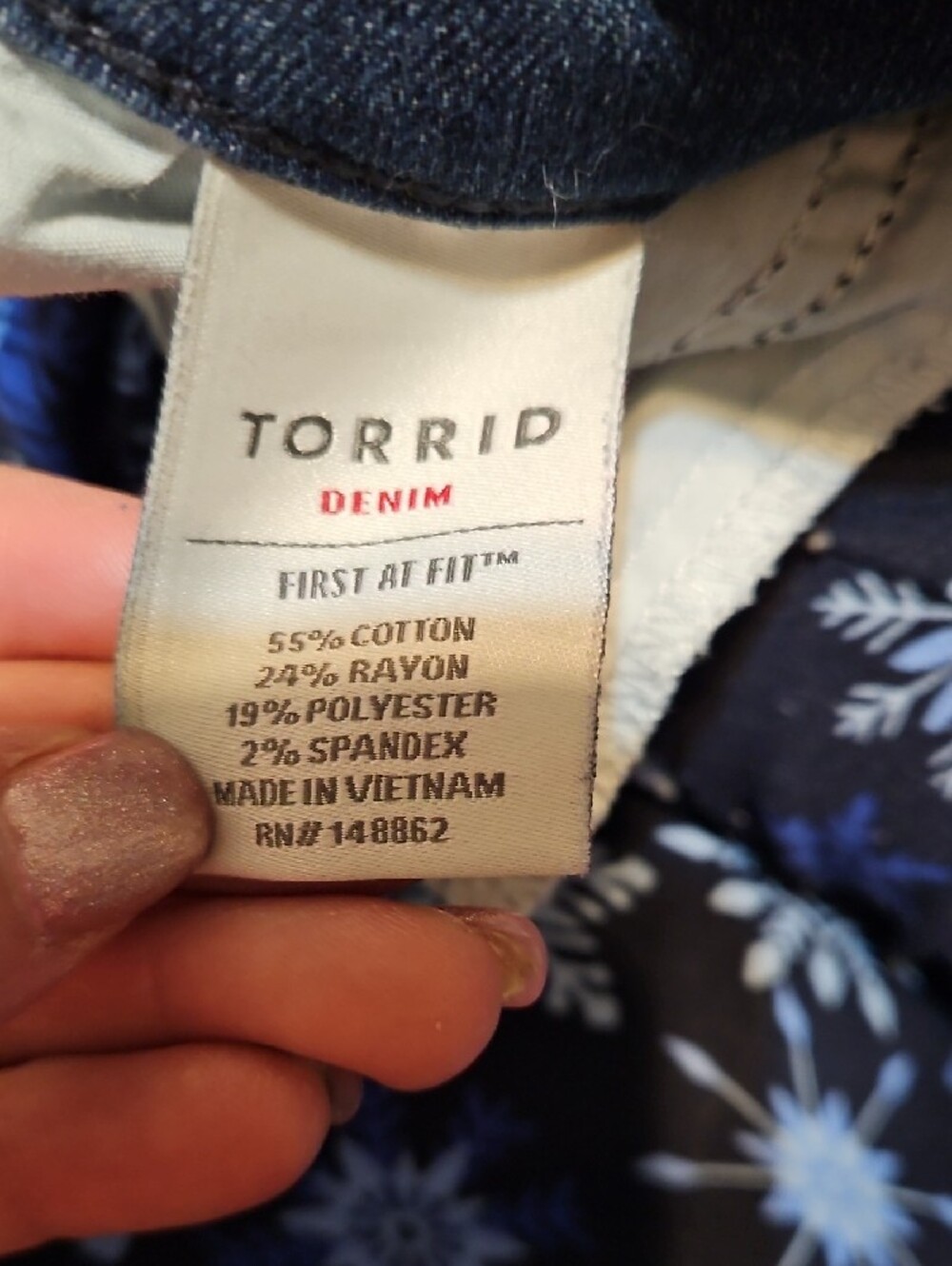 torrid Indigo Capri Jeans - Picture 7 of 7
